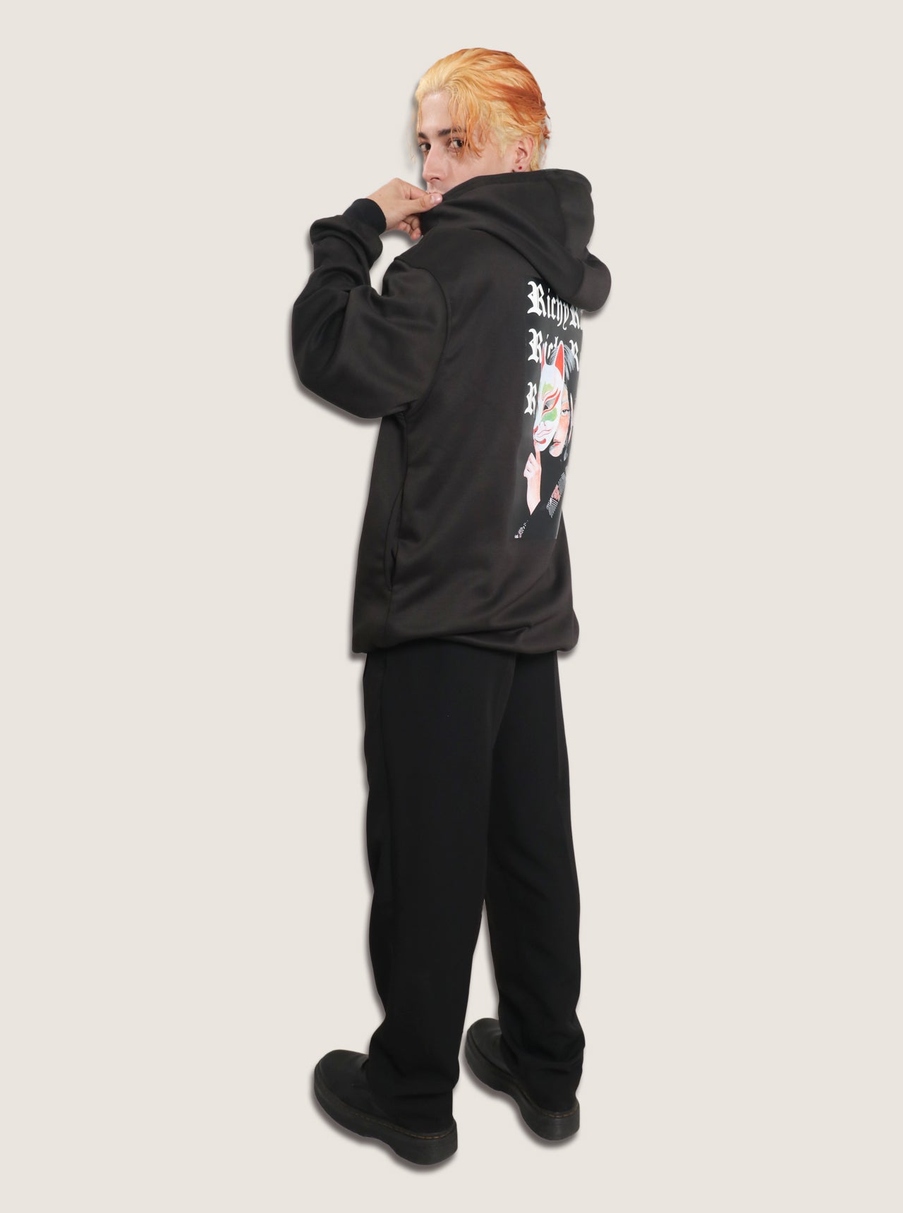 Hoodie negro mokuzai