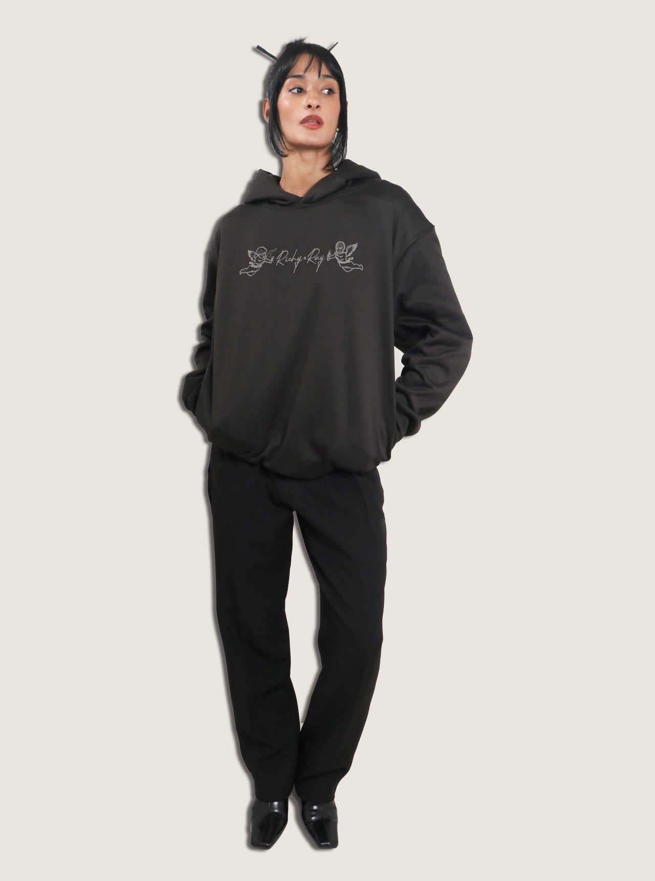 Hoodie negro mokuzai