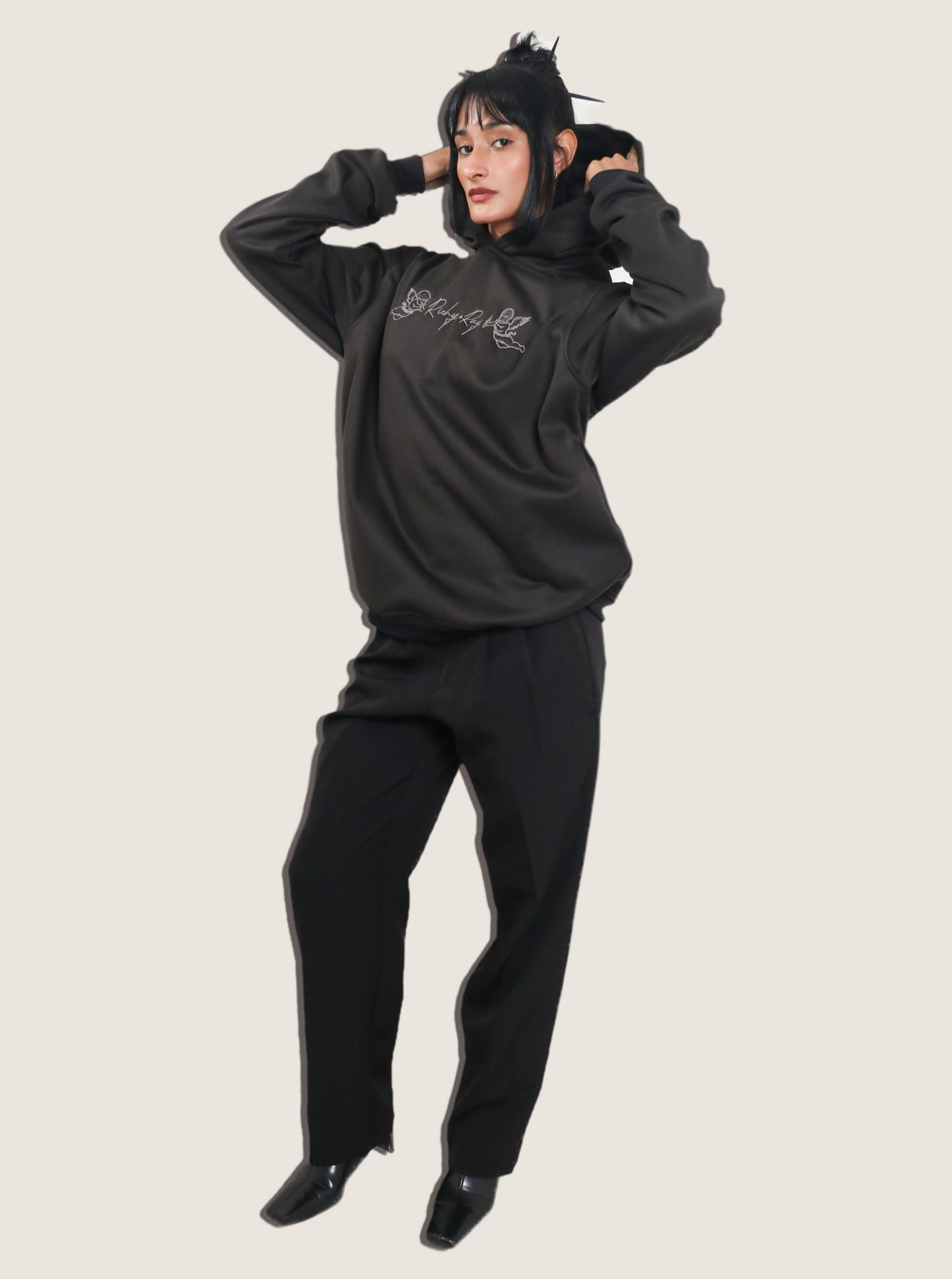 Hoodie negro mokuzai