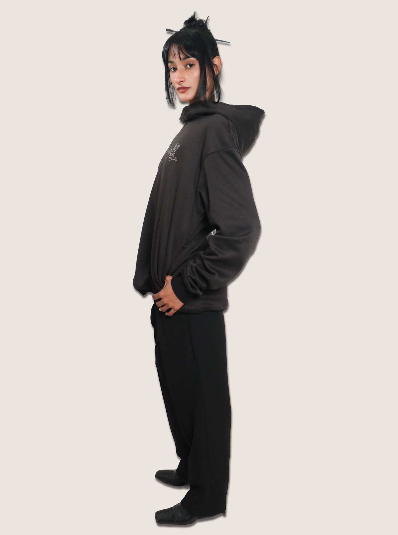 Hoodie negro mokuzai