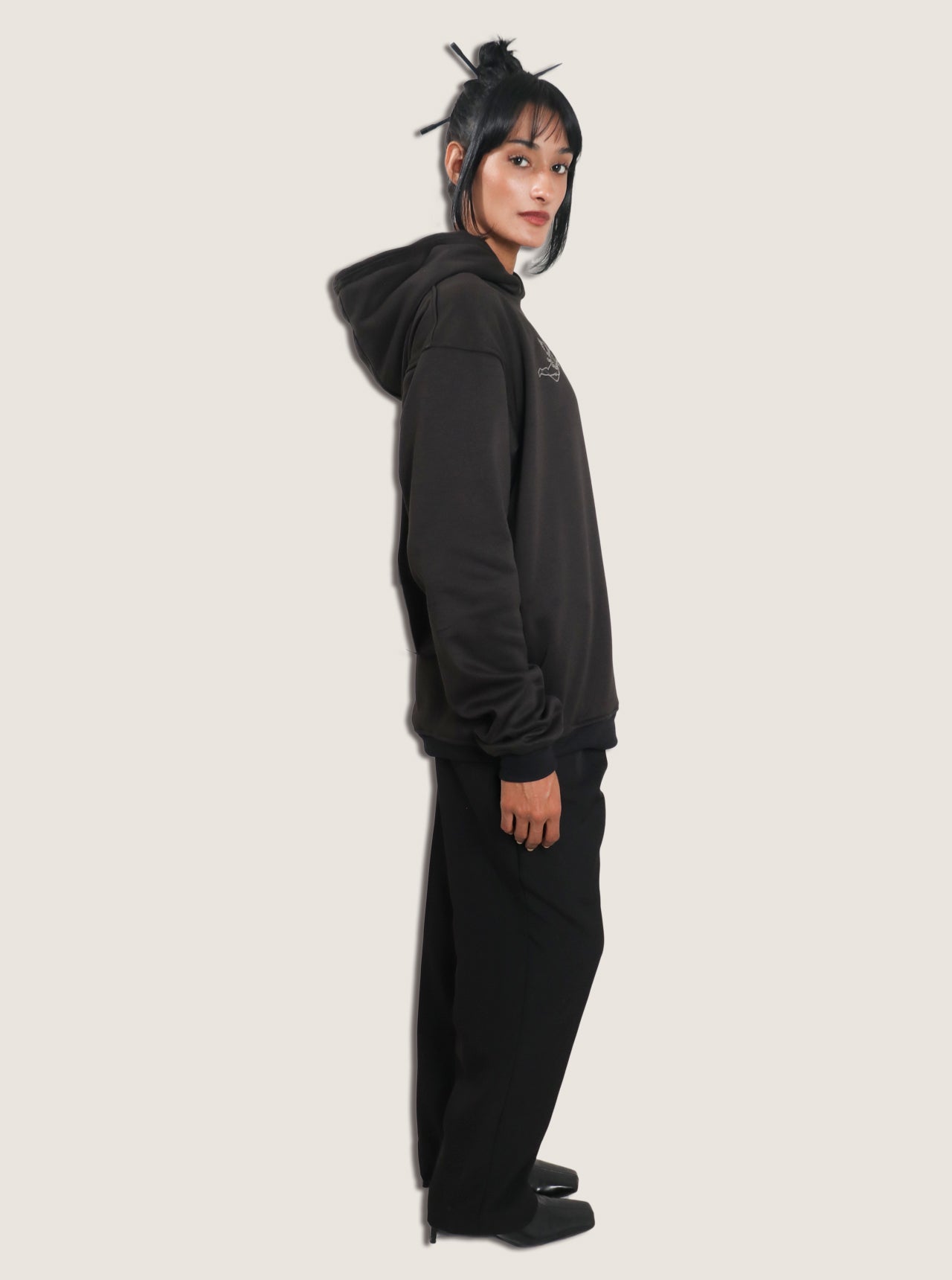 Hoodie negro mokuzai