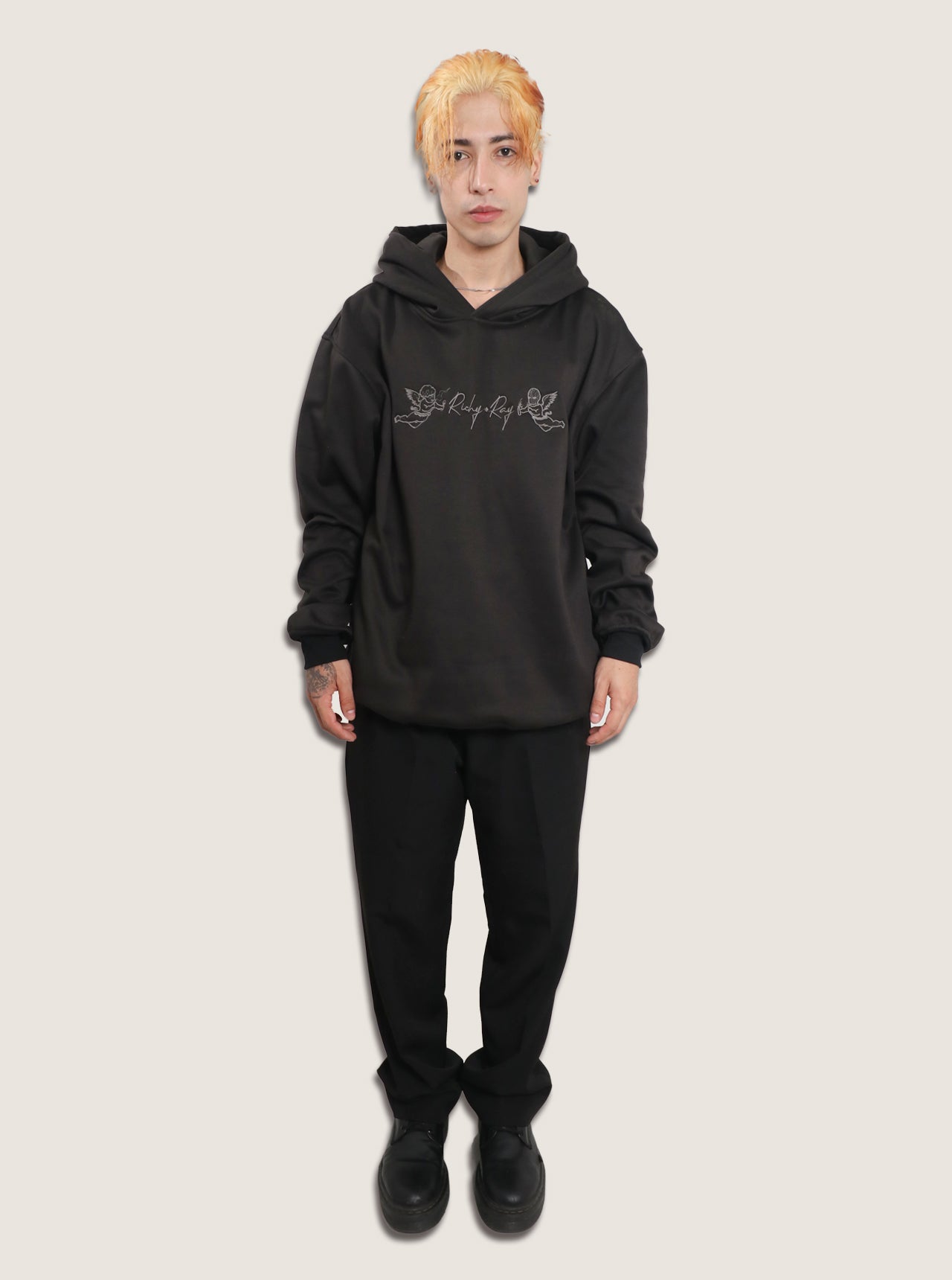 Hoodie negro mokuzai