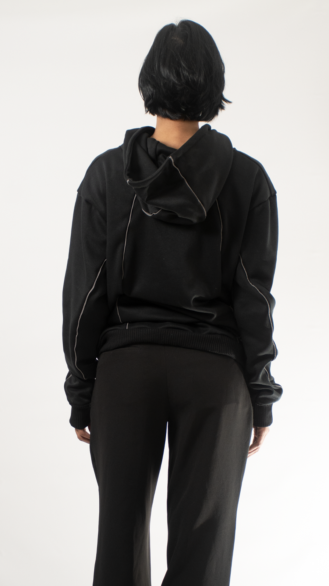 Hoodie negro líneas