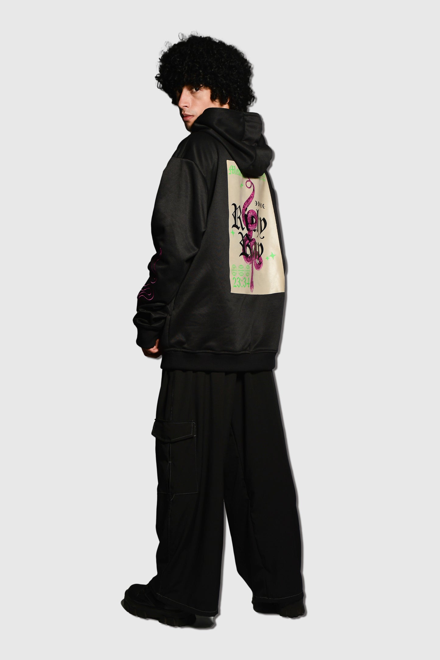 Hoodie negra estampada