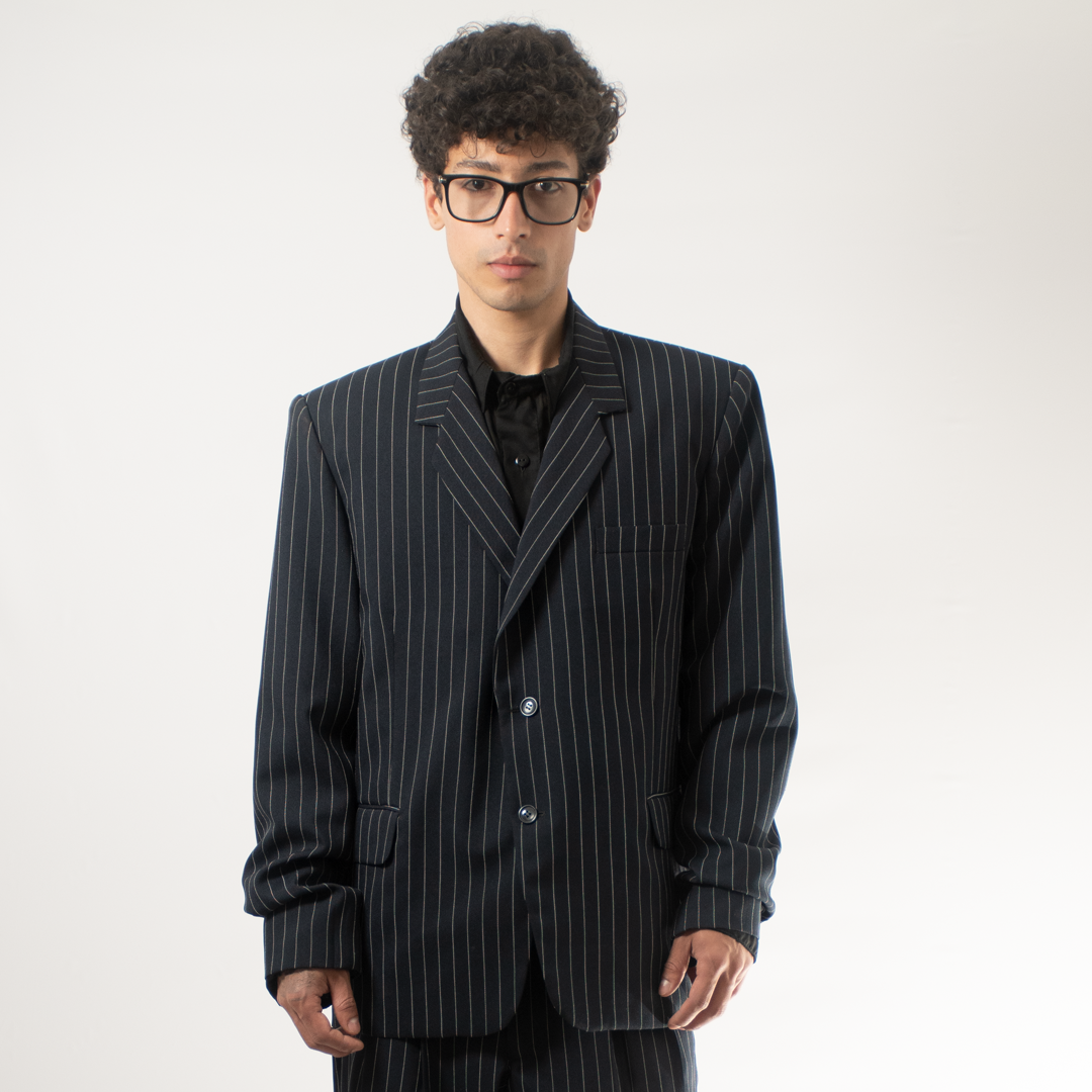 Traje sastrería negro líneas