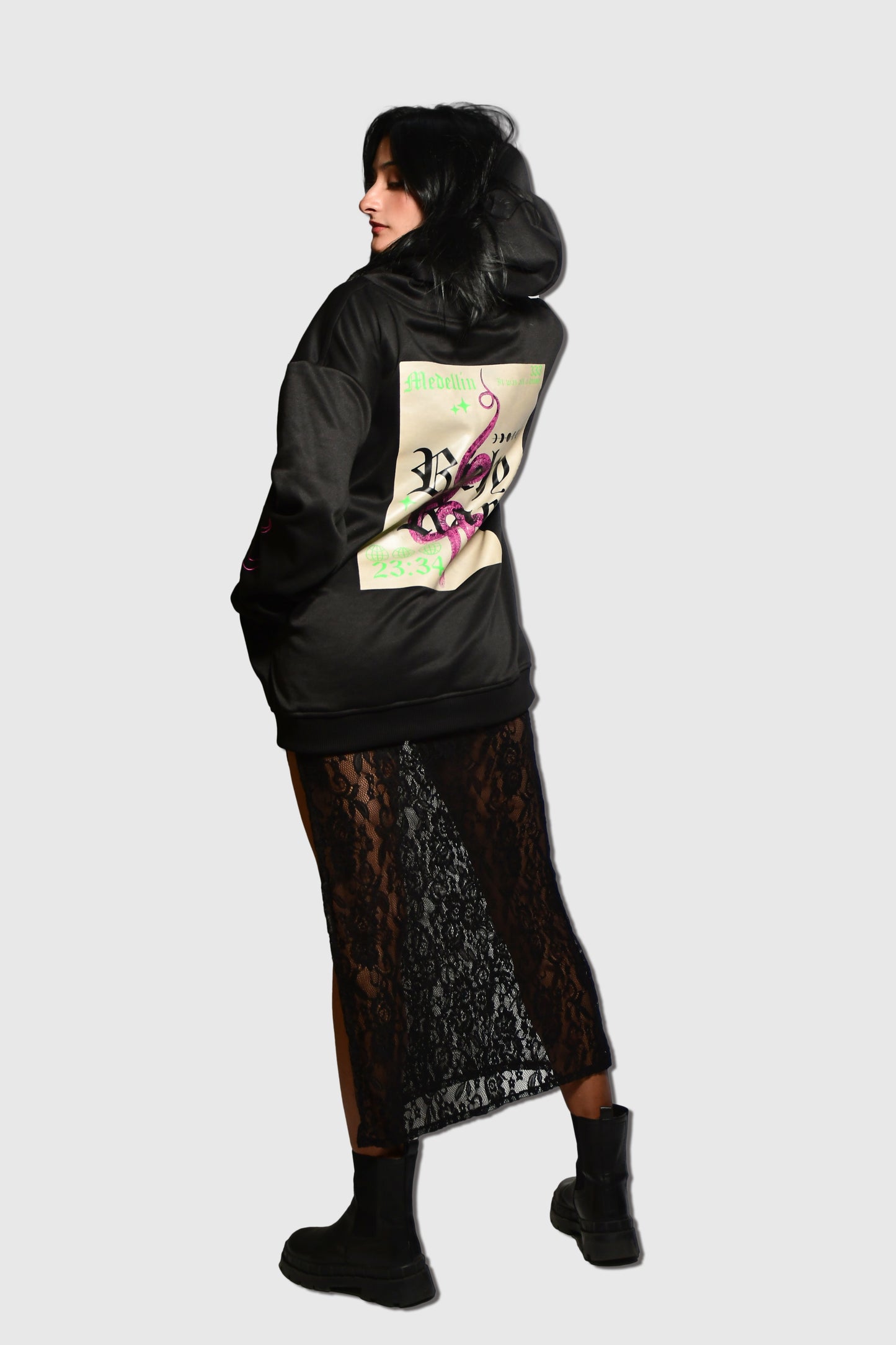 Hoodie negra estampada
