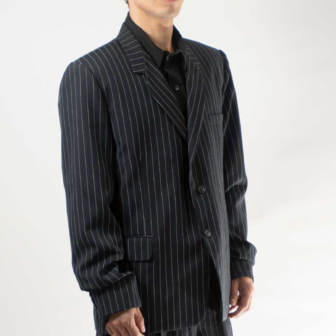 Traje sastrería negro líneas