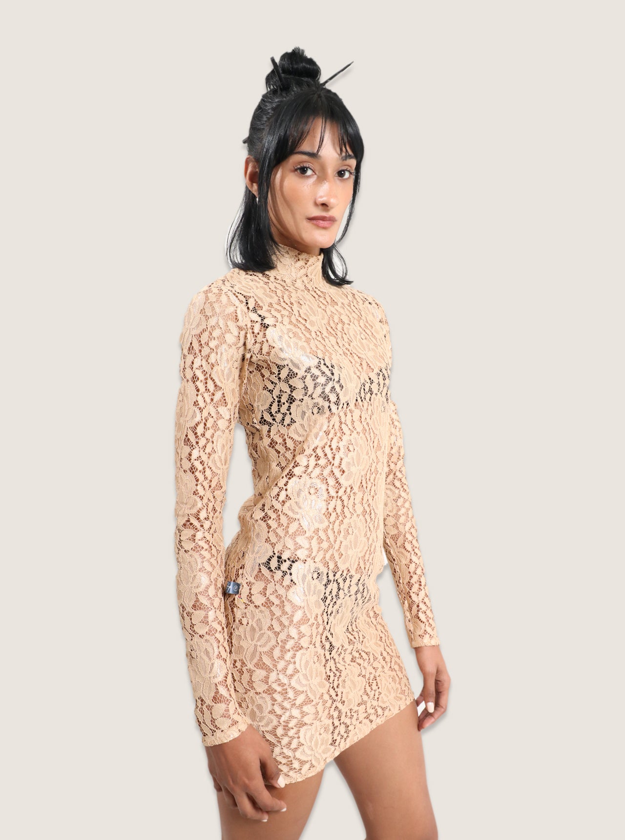 Vestido encaje beige