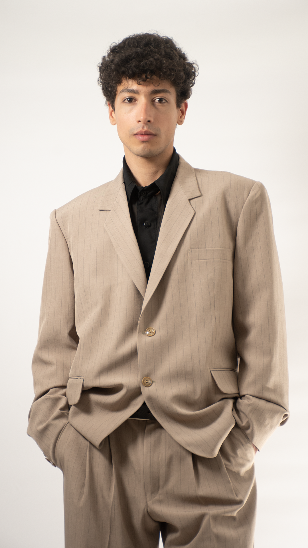 Traje de sastrería beige