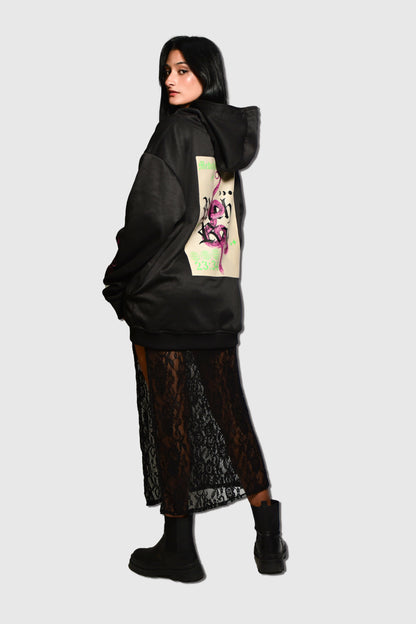 Hoodie negra estampada