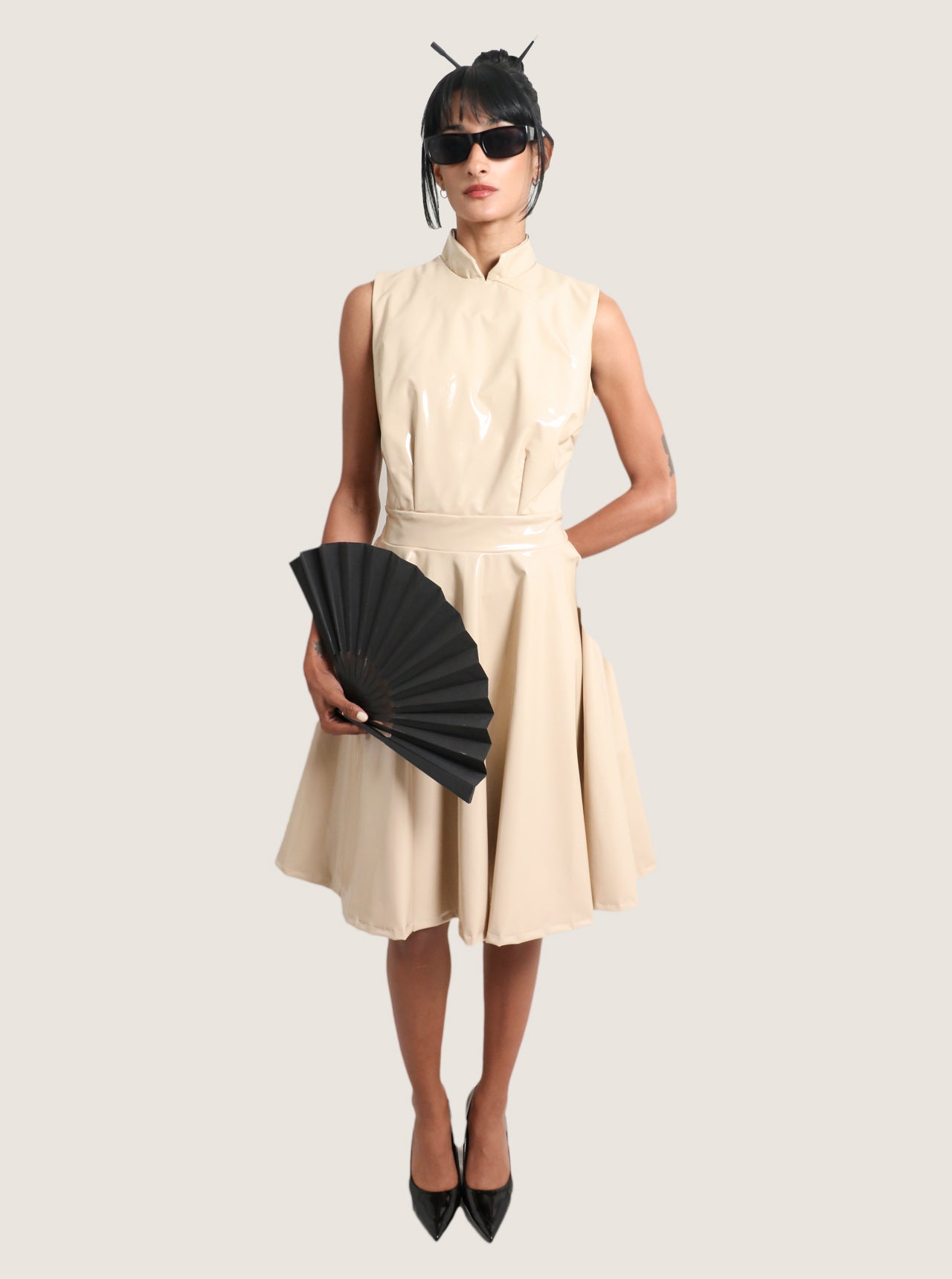 Vestido charol beige