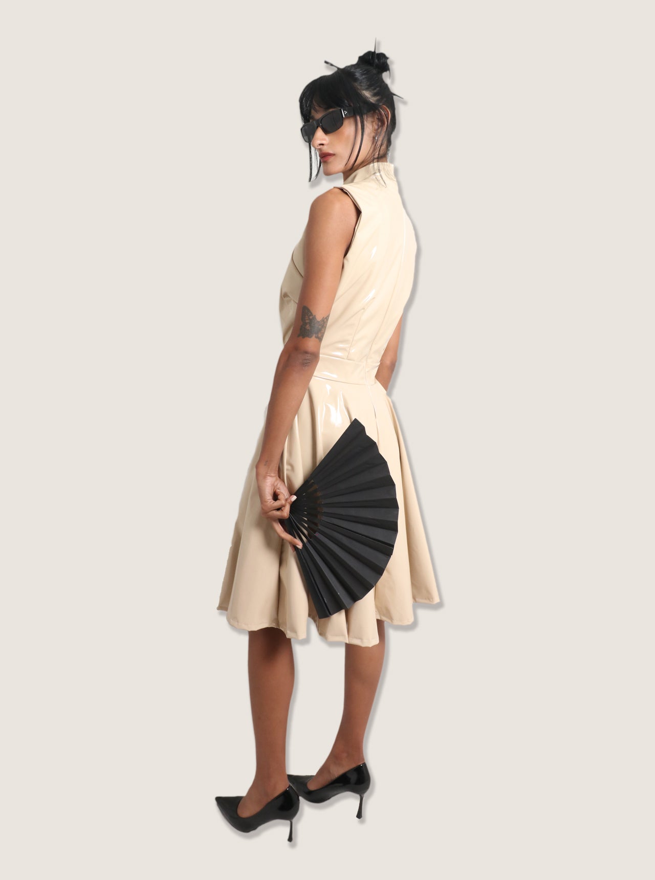 Vestido charol beige